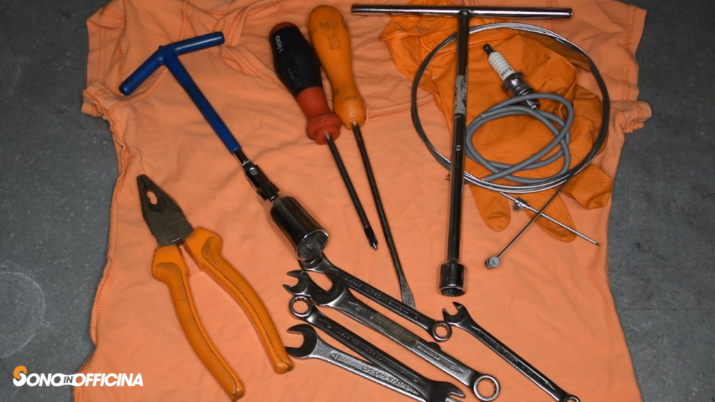 ATTREZZI DA TENERE IN VESPA