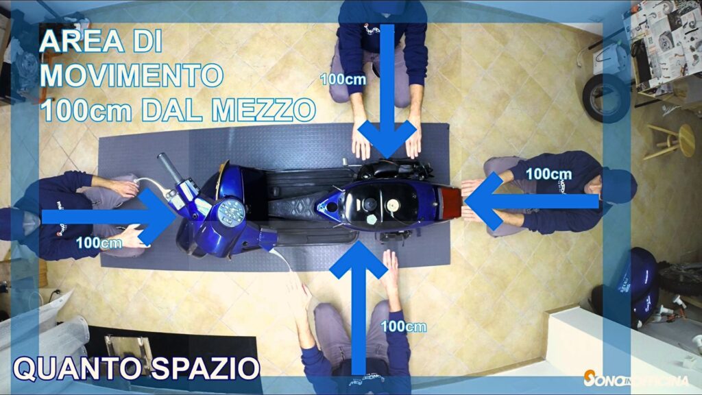 Officina Vespa organizzata con attrezzi disposti metodicamente