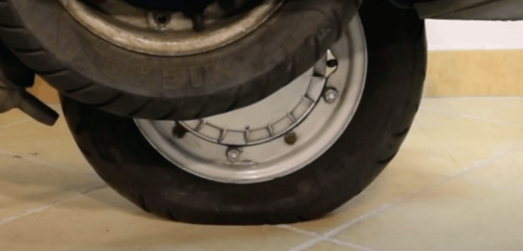 CAMERA D'ARIA BUCATA VESPA